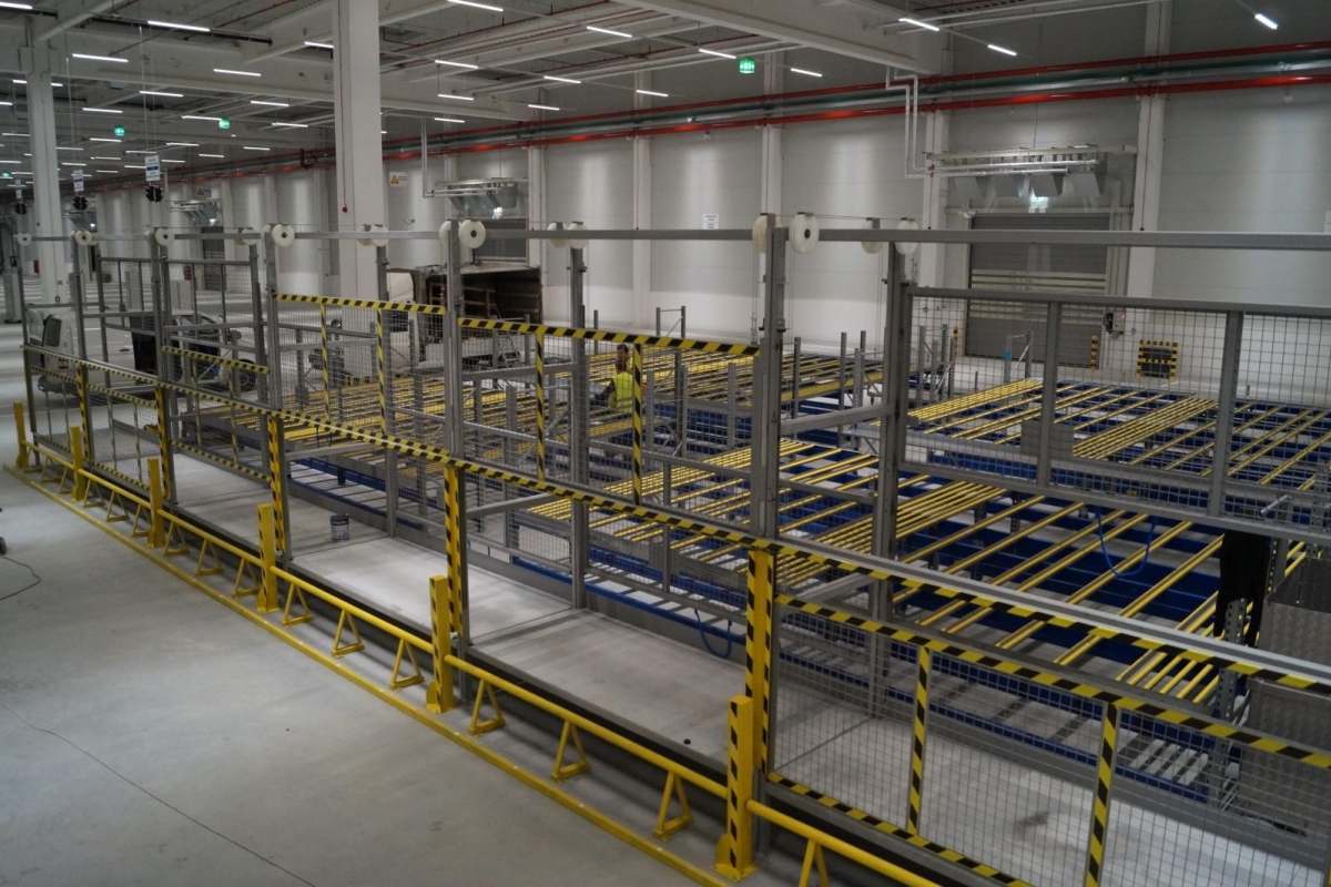 Logisztikai tárolók, állványok és acélszerkezetek tervezése és gyártása