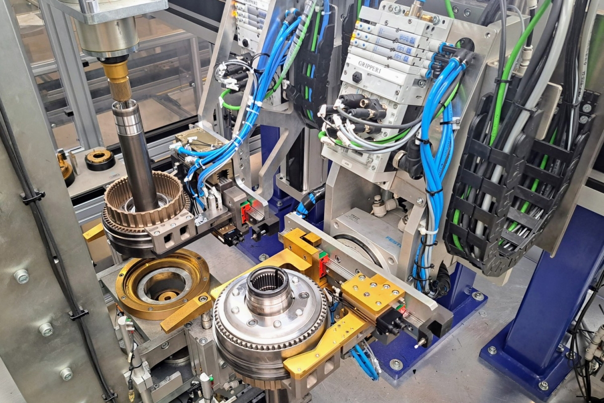 Design and manufacture of robotic automated stations